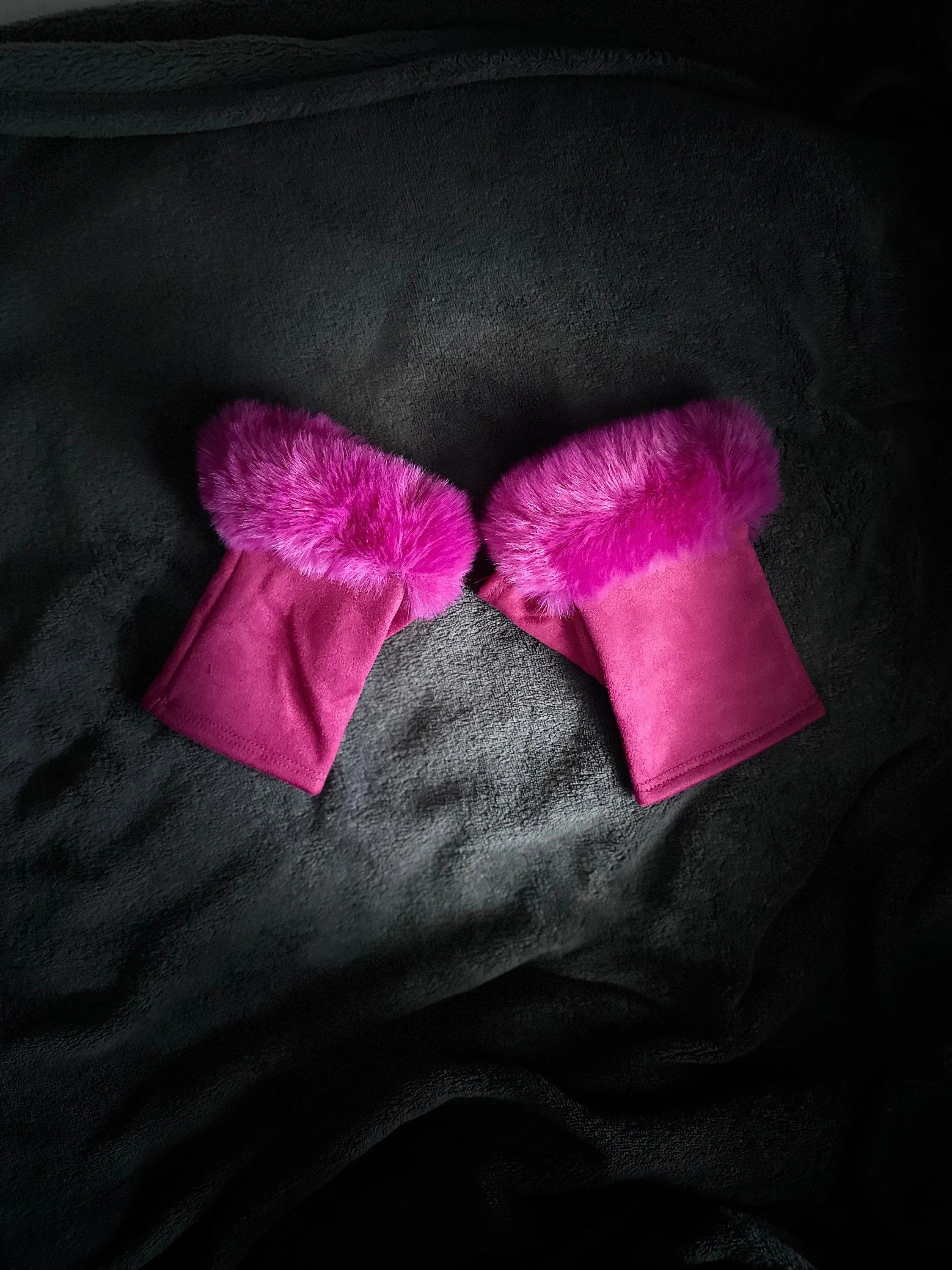 Fuchsia Pink Suede Fingerless Gloves with Faux Fur details,Winter Gloves,Women Gloves,Great Gifts for Mom,Her,Birthday and Christmas