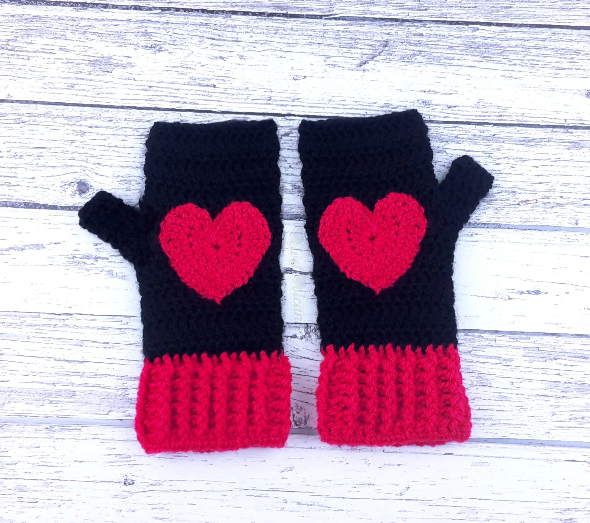 Heart Fingerless Gloves (Custom Colour)