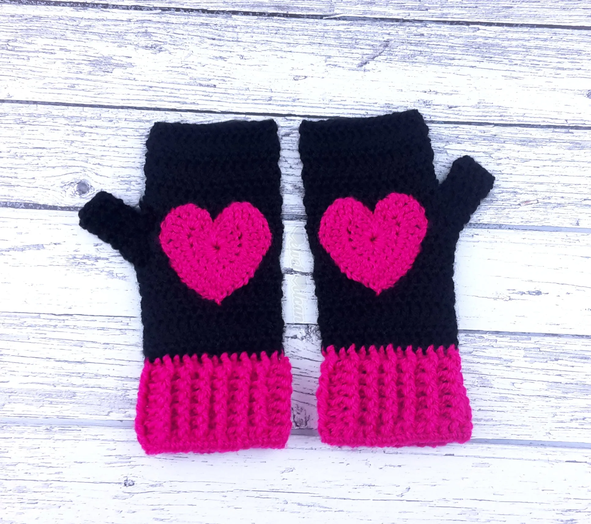 Heart Fingerless Gloves (Custom Colour)