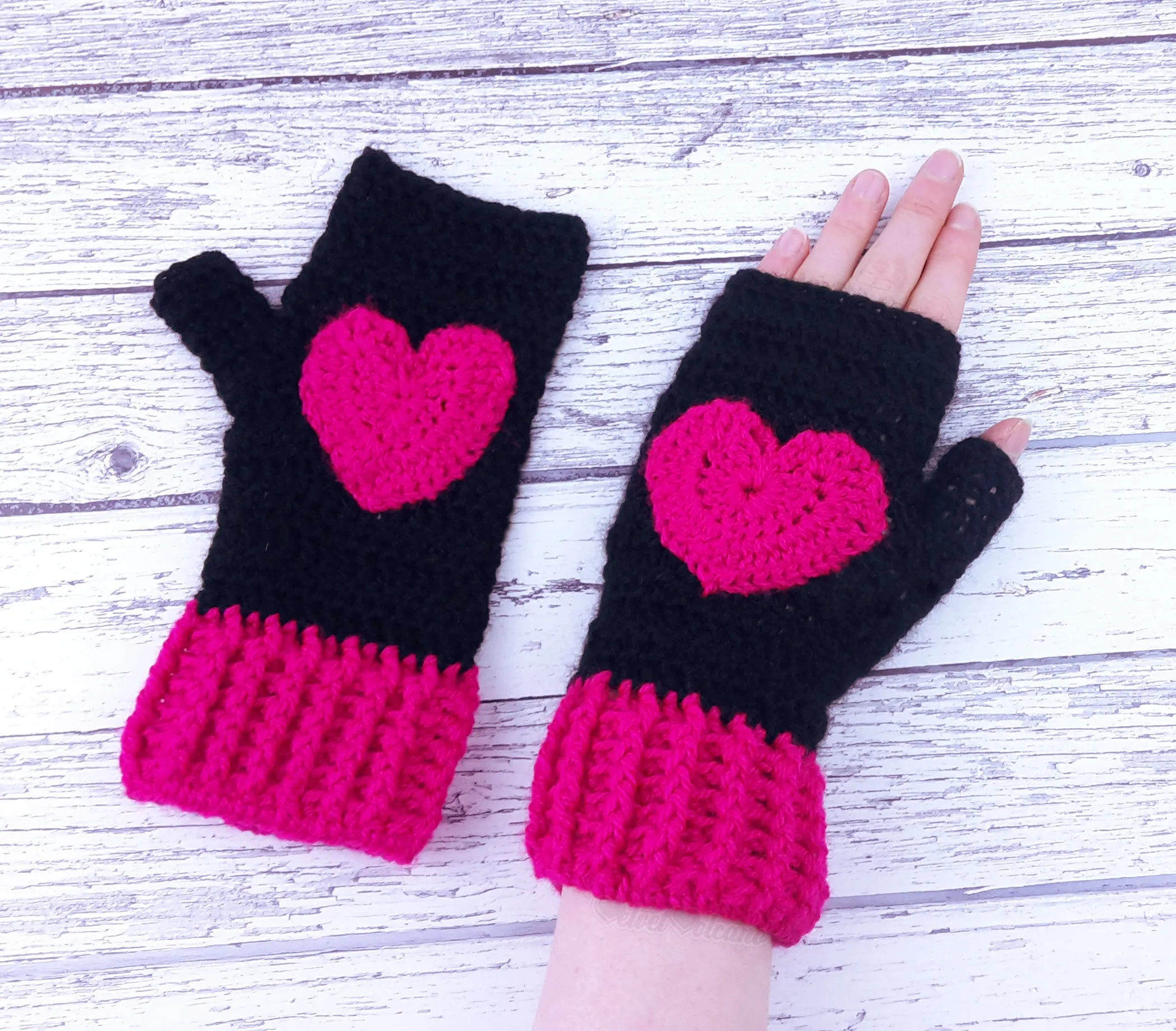 Heart Fingerless Gloves (Custom Colour)