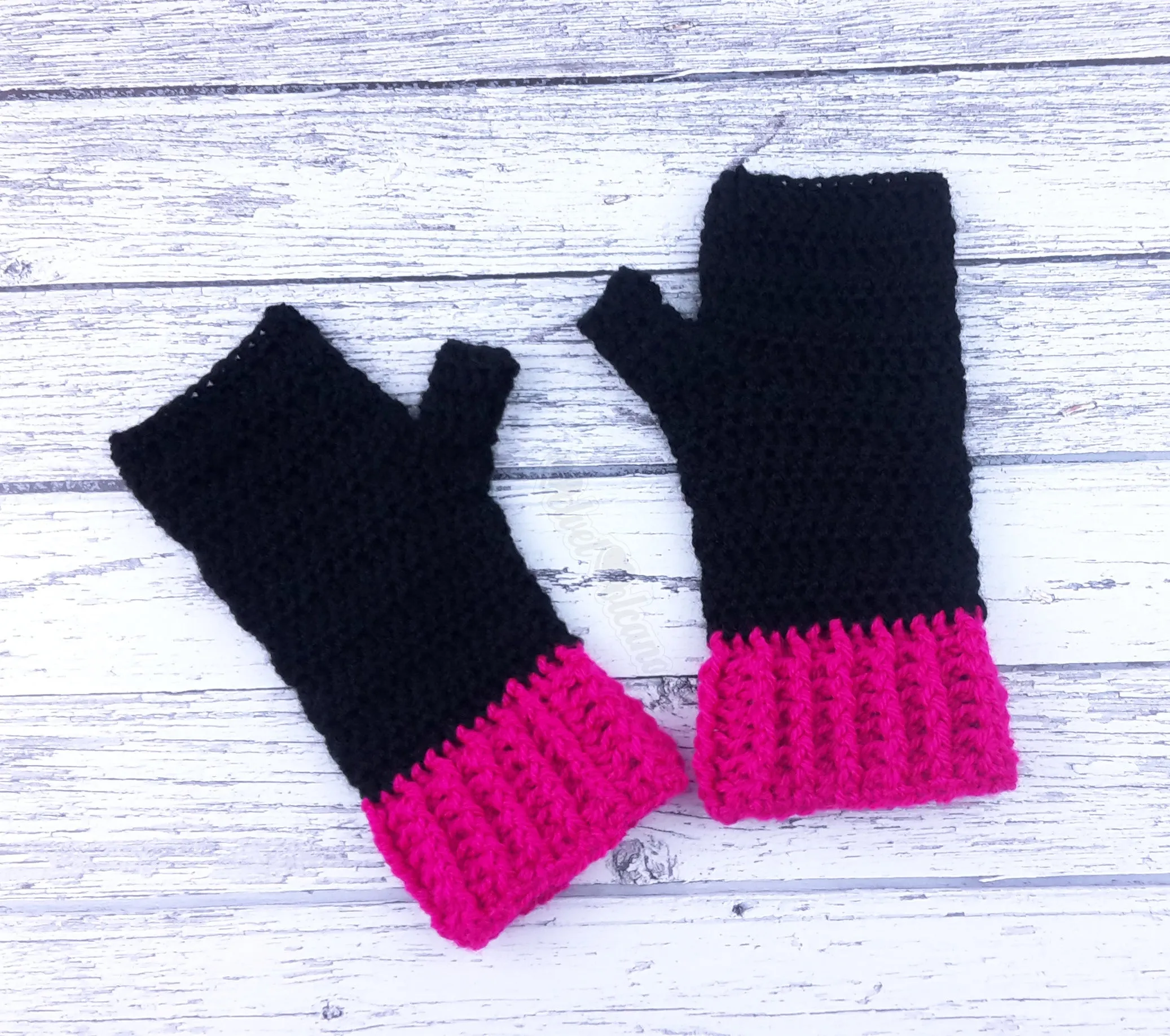 Heart Fingerless Gloves (Custom Colour)